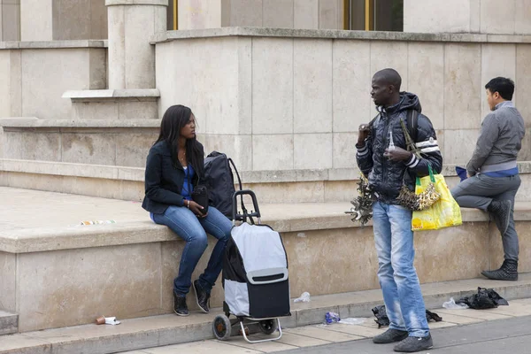 Париж Франція Квітня 2011 Африканських Іммігрантів Продати Сувеніри Жанр — стокове фото