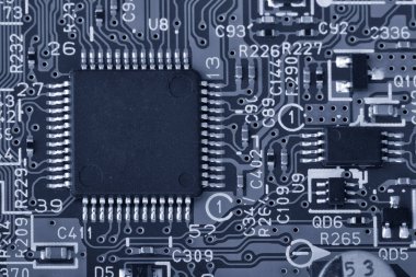 Elektronik devre kartı kapatın. Sınırlı derinlik-in tarla. Siyah beyaz tonlu görüntü. Arka plan