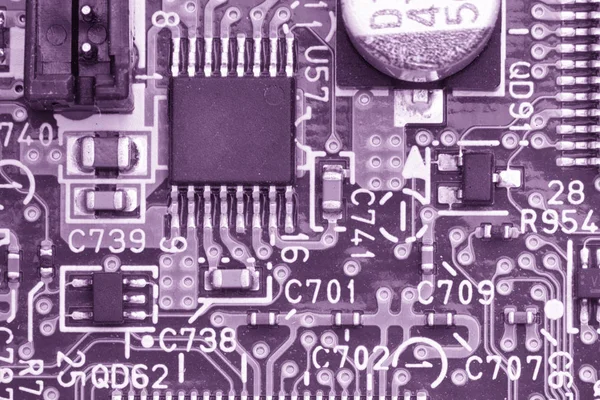 プリント回路基板のクローズ背景マイクロ チップと他のコンポーネントの小さな深さフィールドのフィルター化イメージ アップ — ストック写真