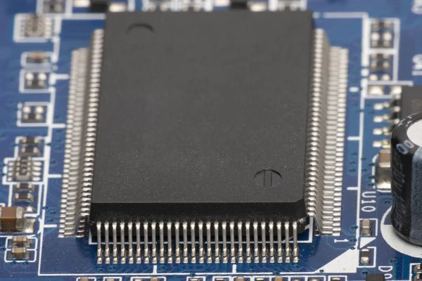 Los Componentes Electrónicos Montan Placa Dispositivo Chips Diodos Condensadores Ahoga — Foto de Stock
