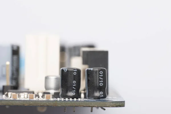 Elektronische Bauteile Sind Auf Den Chip Dioden Kondensatoren Montiert — Stockfoto