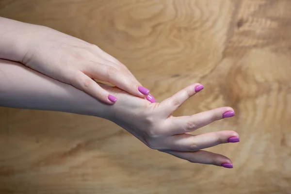 Beauty woman hands with pink fashion manicure. — Stock Photo, Image