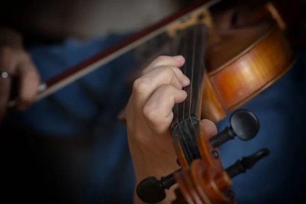 Violinista violinista di musica classica. Strumenti musicali per orchestra — Foto Stock