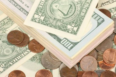 Kalem ve kalemle banknotlar hesap makinesi. Sınırlı alan derinliği