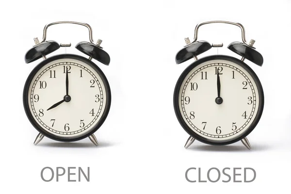 Señal que muestra el horario de apertura del negocio Aislado sobre fondo blanco —  Fotos de Stock