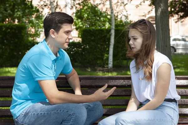 Conflicted couple not talking to each other seated on a wooden bench in park — Stock Photo, Image