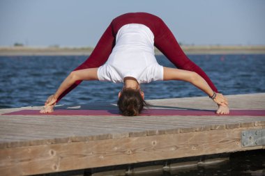 Pilates yoga egzersiz egzersiz Gölü pier açık