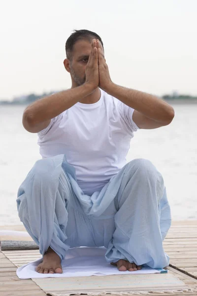 Man doing yoga exercise in the morning. — Stock Photo, Image