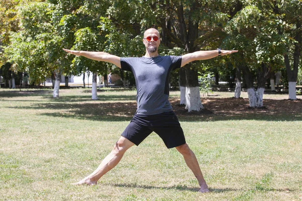 Yoga man meditating at sunset. Male model of meditation in serene harmony — Stock Photo, Image