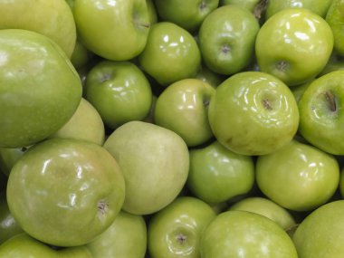 Yeşil elma arka plan, sığ derinlik-in tarla.