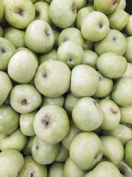 Yeşil elma arka plan, sığ derinlik-in tarla.