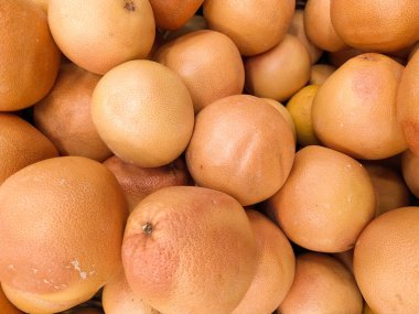 Greyfurt hasat. birçok greyfurt. Gıda dokular ve arka planlar için greyfurt. Manzara. Greyfurt bir arka plan. Sokak sebze pazarı