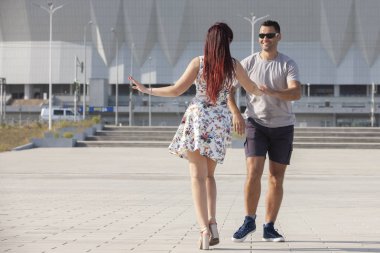 Genç çift Caribbean Salsa dansları. Sosyal etkinlik kavramı.