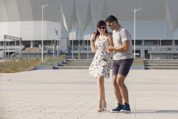 Genç çift Caribbean Salsa dansları. Sosyal etkinlik kavramı.