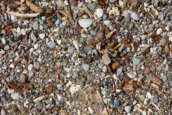 Textura de pedras. Antecedentes os seixos multi-coloridos úmidos fechar o foco suave de na praia de seixos em tempo nublado . — Fotografia de Stock