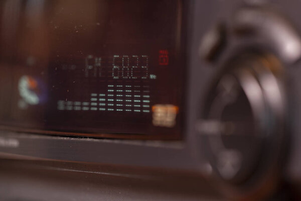 Усилитель Hi-fi. Винтажное оборудование. Макро выстрел. Ограниченная глубина поля. Абстрактное изображение, может использоваться в качестве фона
.