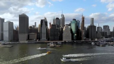 Manhattan manzarası, New York, ABD Hava görünümünü çarpıcı. Gökdelenler ve finans bölgesine ve Brooklyn iskelesinden Hudson Nehri ile panoramik manzarası