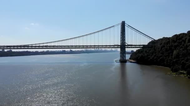 乔治华盛顿大桥的鸟瞰图在新泽西州的李堡 华盛顿大桥是横跨哈得逊河的一座吊桥 连接新泽西州和纽约曼哈顿 Gwb — 图库视频影像