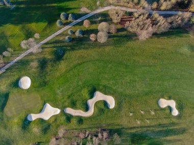 Güzel yeşil golf sahasının Güney Belçika, Europe kış süresince havadan görünümü.