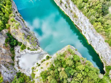 Taş ocağı hava görünümünü. Dalış. Tatlı su dalgıçlar ve eğlence cazibe için ünlü konum. Şimdi tüplü dalgıçlar tarafından keşfedilmeyi taş ocağı. Sular altında ocağı, adrenalin hobi