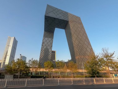Beijing, Çin Cctv Kulesi. Pekin'de CCTV Genel Müdürlük mavi gün boyunca. Bir döngü altı yatay ve dikey bölümleri bir toplam alanı 473,000 m² 11/25/2018, Cctv yapıdır