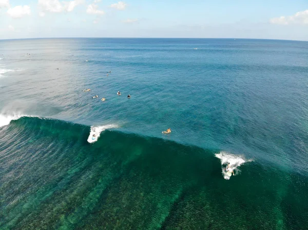 Vue Aérienne Surfeur Profitant Des Vagues Surfeurs Sur Leur Planche — Photo