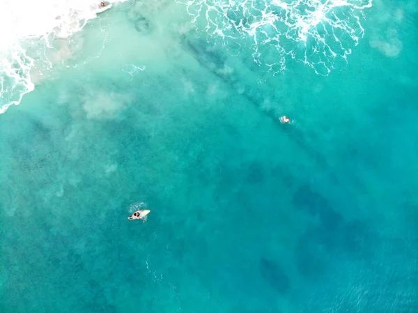 Veduta Aerea Del Surfista Sulle Onde Surfisti Sulla Loro Tavola — Foto Stock