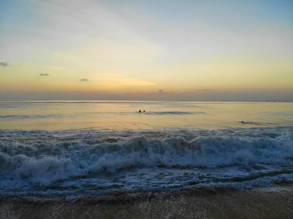 Günbatımı Bali, renkli aşağı denize, Bali, Endonezya denize renkli günbatımı okyanus