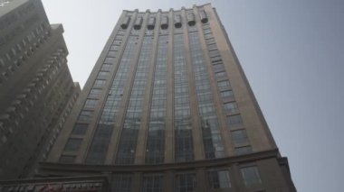 Çağdaş mimari ofis binası cityscape. Düşük açılı modern manzarası ofis cam binası. Modern şehir Skycrapers. Modern kentsel kavramı. Beijing. Çin. 2018/11/20