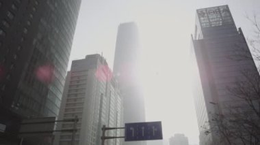 Çağdaş mimari ofis binası cityscape. Düşük açılı modern manzarası ofis cam binası. Modern şehir Skycrapers. Modern kentsel kavramı. Beijing. Çin. 2018/11/20