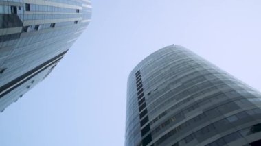 Çağdaş mimari ofis binası cityscape. Düşük açılı modern manzarası ofis cam binası. Modern şehir Skycrapers. Modern kentsel kavramı. Beijing. Çin. 2018/11/20