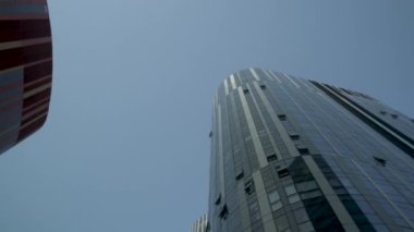 Çağdaş mimari ofis binası cityscape. Düşük açılı modern manzarası ofis cam binası. Modern şehir Skycrapers. Modern kentsel kavramı. Beijing. Çin. 2018/11/20