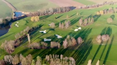 Güzel yeşil golf sahasının Güney Belçika, Europe kış süresince havadan görünümü.