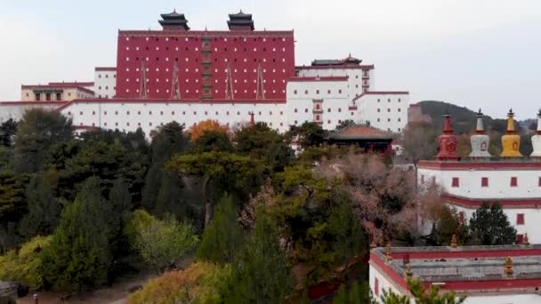 Luftaufnahme Des Buddhistischen Tempels Putuo Zongcheng Einer Der Acht Äußeren — Stockvideo