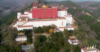 Putuo Zongcheng Budist tapınak, Chengde, sekiz dış tapınaklar biri hava görünümünü 1767 ve 1771 arasında inşa edilmiş ve Potala Sarayı Tibet'te sonra modellenmiştir. Chengde Mountain Resort. Çin