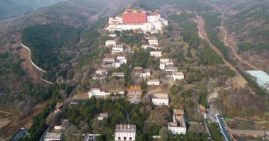 Putuo Zongcheng Budist tapınak, Chengde, sekiz dış tapınaklar biri hava görünümünü 1767 ve 1771 arasında inşa edilmiş ve Potala Sarayı Tibet'te sonra modellenmiştir. Chengde Mountain Resort. Çin
