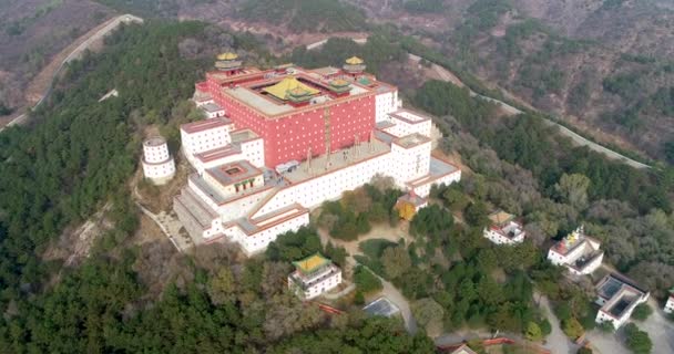 上空からの眺めの普陀 Zongcheng 仏教寺院は 承徳の つの外の寺院の 1767 および 1771 間に建て チベットのポタラ宮殿をモデルにしました — ストック動画