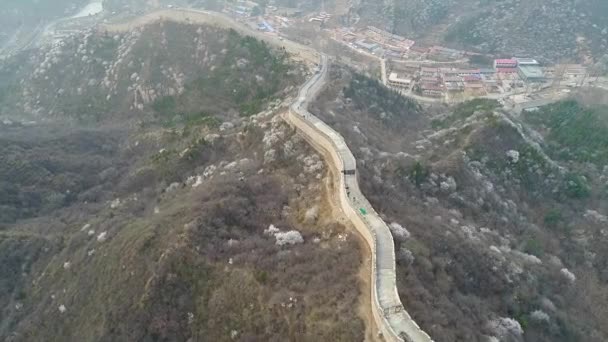 Vista Aérea Gran Muralla China Durante Frío Día Niebla Mañana — Vídeo de stock