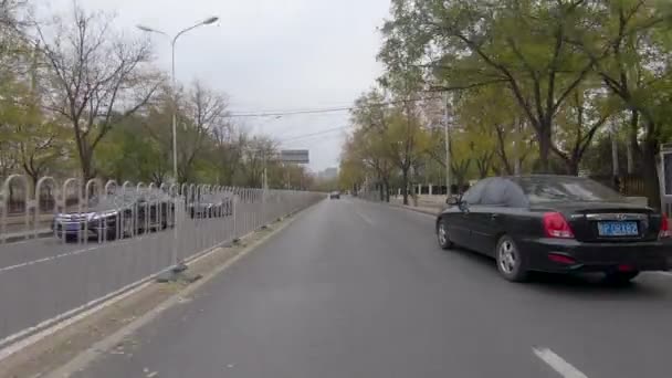 Движение Автомобилей Центральным Дорогам Осенний Сезон День Загрязнения Пекин Китай — стоковое видео