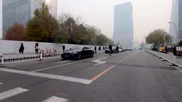 Pov Oogpunt Auto Rijden Een Weg Tijdens Extreme Grijze Verontreiniging — Stockvideo