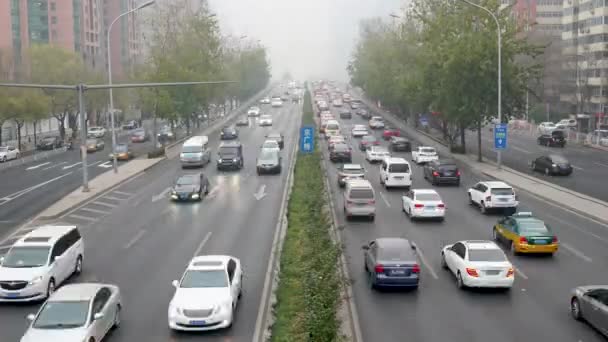 베이징 시내의 극단적인 오염된 순환도로 — 비디오