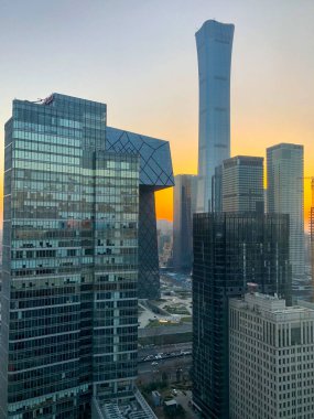 Merkezi İş Bölgesi Pekin kuleleri Cctv Kulesi ve CITIC kule süper uzun boylu gökdelen üzerinde gündoğumu sırasında arka plan ile. Pekin, Çin. 12/19/2018