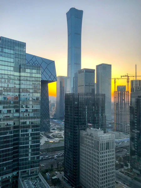 北京中央商务区的塔楼 在日出时的背景下 Cctv 塔和中信塔超高的摩天大楼 2018 — 图库照片