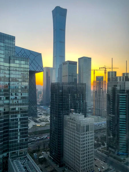 北京中央商务区的塔楼 在日出时的背景下 Cctv 塔和中信塔超高的摩天大楼 2018 — 图库照片