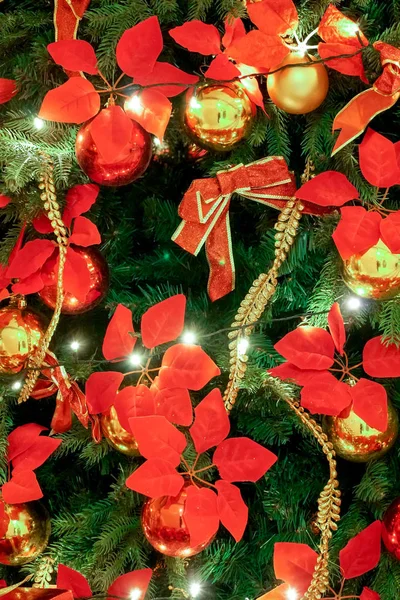 Close Christmas Decorations Christmas Tree Selective Focus Yellow Red Colorful — Stock Photo, Image