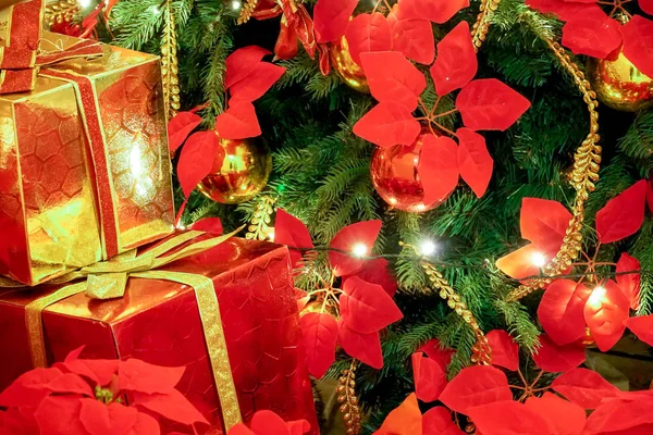 Zamknij Się Boże Narodzenie Ozdoby Choince Selektywny Fokus Żółty Czerwony — Zdjęcie stockowe