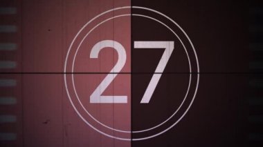 Film vintage için geri sayım 30'dan 1. Film film şeridi üzerindeki grunge arka plan geri sayım numarasıyla. 2D animasyon eski vintage film geri sayım sayacı film için aşağı retro başlatmak için sunum.