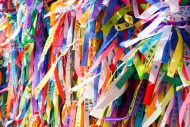 Igreja de Nosso Senhor Bonfim, Salvador, Brezilya Bahia bulunan bir Katolik Kilisesi var. Nerede insanlar kravat süre şeritlere kilisenin önünde dilekler ünlü turistik yer.