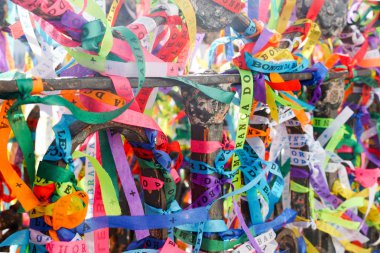 Igreja de Nosso Senhor Bonfim, Salvador, Brezilya Bahia bulunan bir Katolik Kilisesi var. Nerede insanlar kravat süre şeritlere kilisenin önünde dilekler ünlü turistik yer.