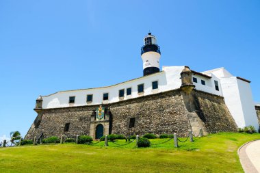 Farol da Barra (Barra deniz feneri) Salvador, Bahia, Brezilya. Bahia, Bahia de Todos os Santos Körfezi, Farol da Barra Lighthouse Salvador tarihi mimarisi.